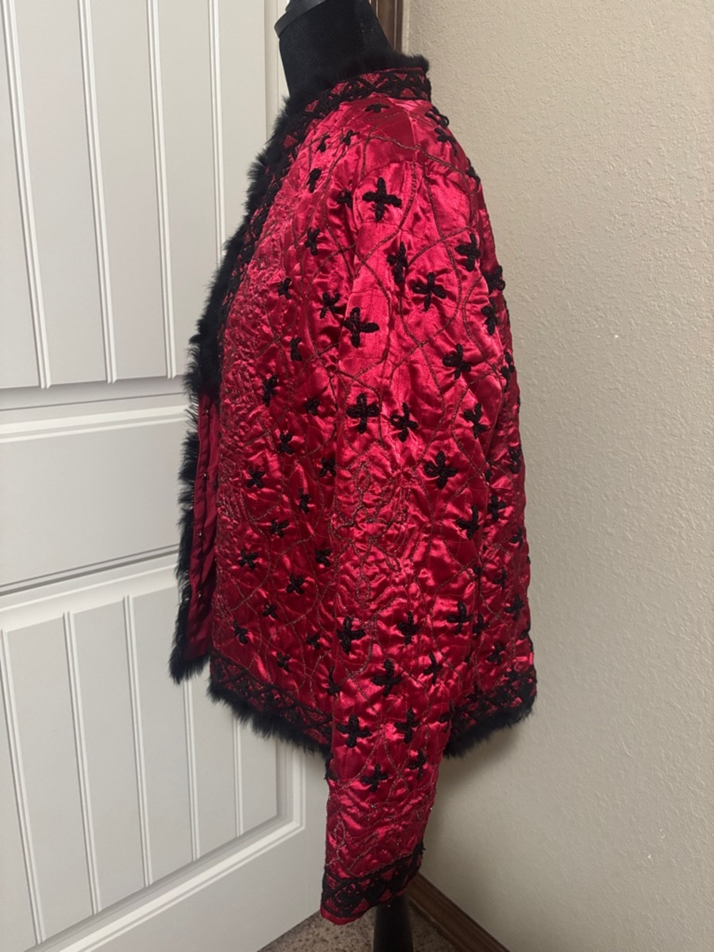 Vintage Mirasol Red Embroidered Teddy Jacket with Black Faux Fur Asian Style - Picture 6 of 6